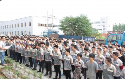 �ӽ���ҵ��������Ӧ�к����ٿ�ȫ��ҵ���������˶��¡��������