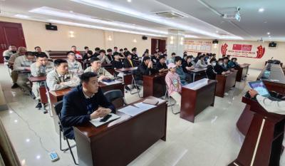 �ഺ֮�����ڳϲ��������š����ǺϷʳϲ�����2022���һ�ڡ�����Ӣ�š�ѵ��Ӫ