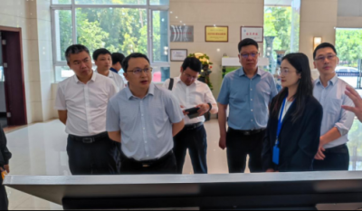 ������������԰  ��ɫ��������ɽ�����Ǿ���ɽ�����г��쵼һ��ݰ������ָ��